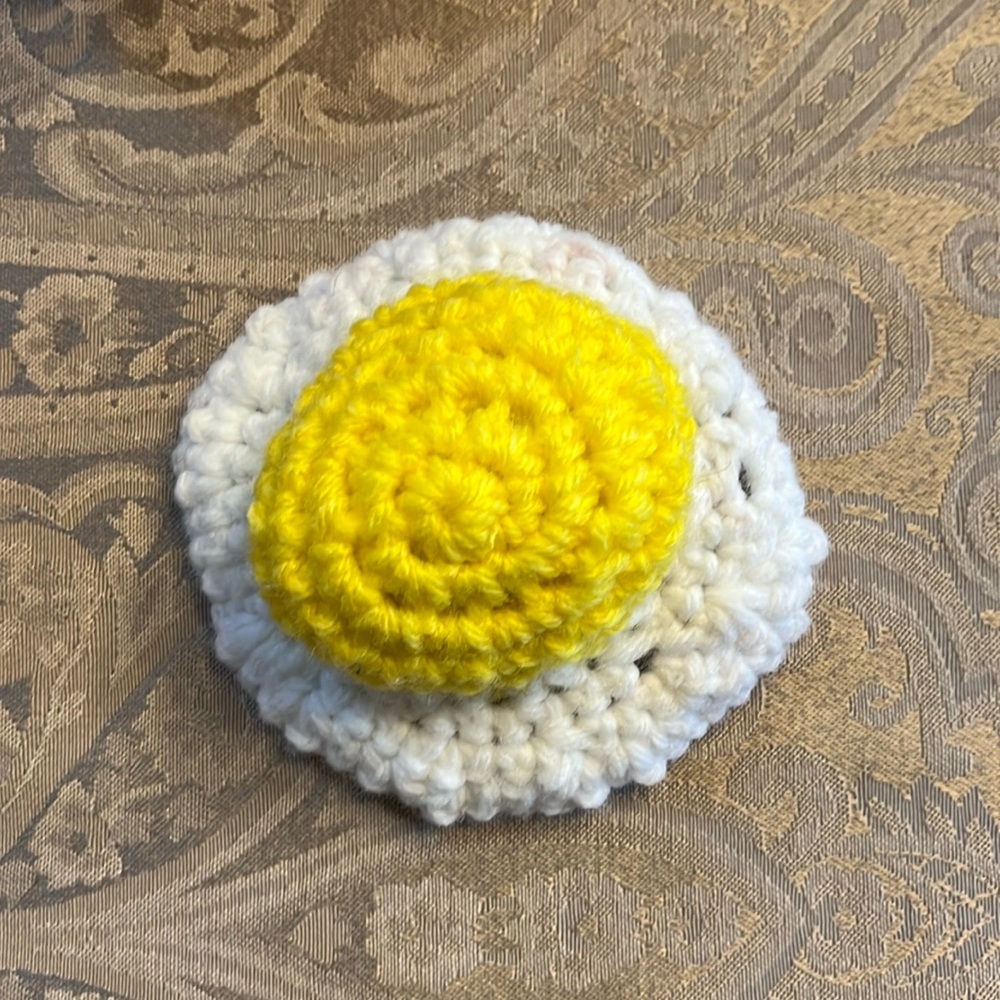 Handmade crochet sunny side up egg - Picture 2 of 4